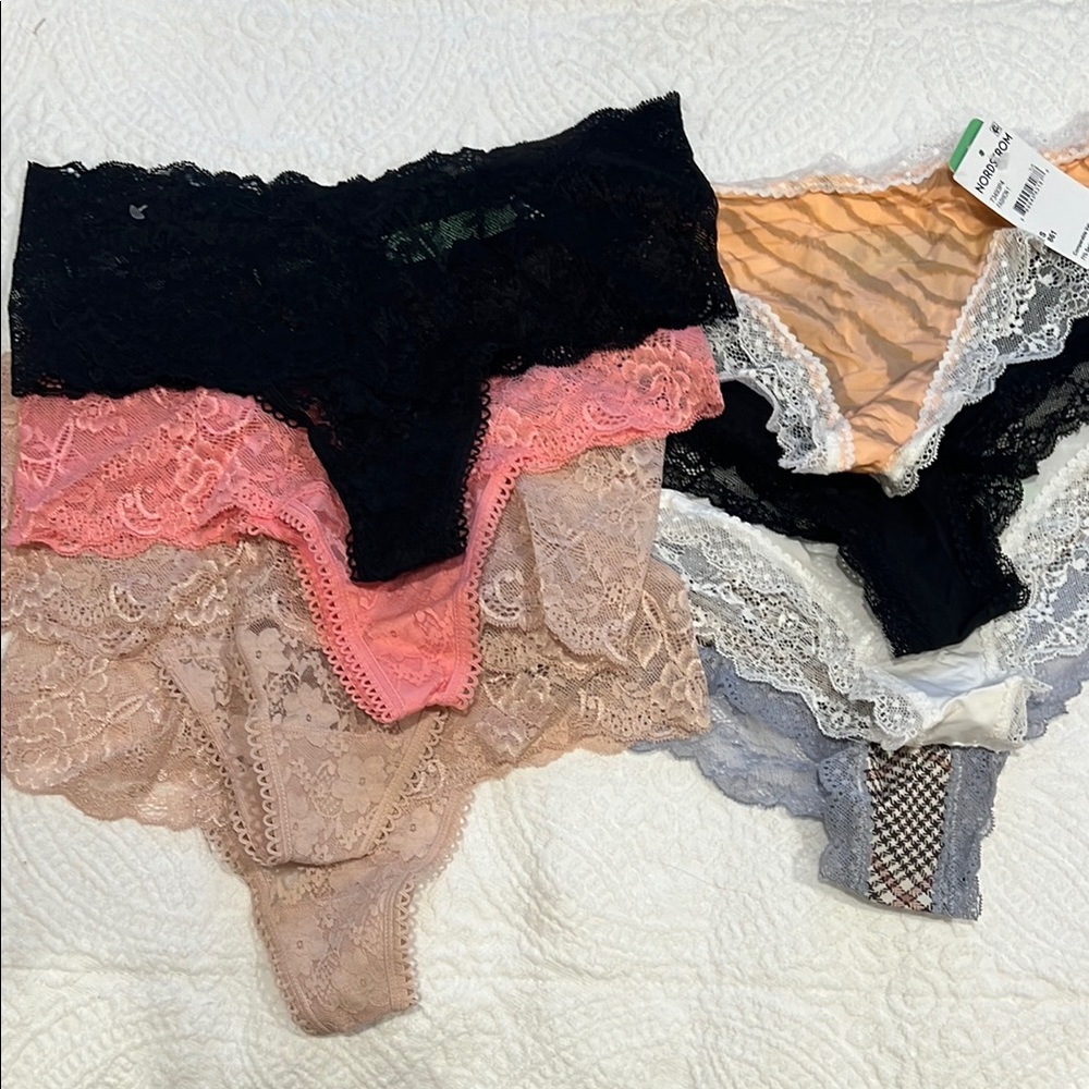 New with tags honeydew thongs